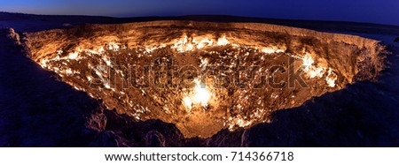 Turkmenistan Gates Hell Gas Crater Fire Stockfoto Jetzt