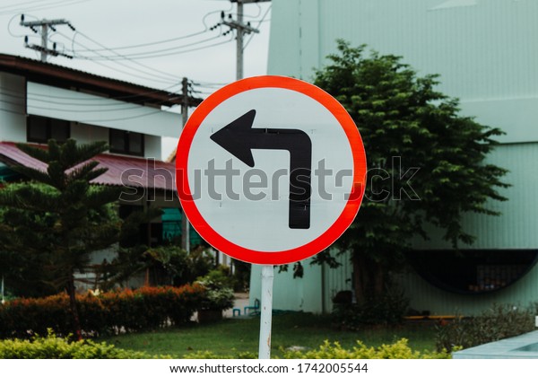 Turn left sign on\
the way to the parking lot