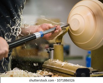 Turning wooden bowls on a lathe
