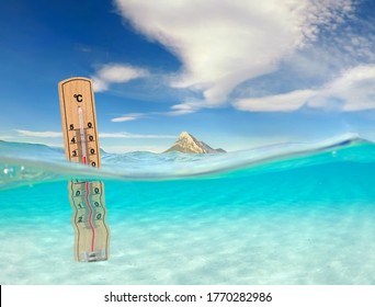 Turquoise Ocean With Underwater View And Thermometer, Global Warming Of The Oceans, Concept For Environmental Protection