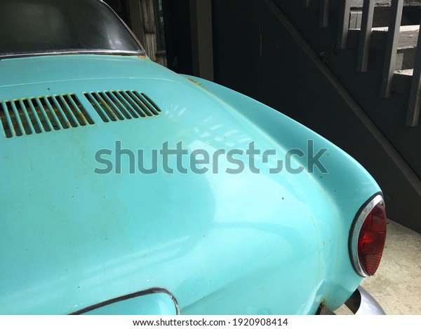Turquoise vintage\
car in Half Moon Bay, Bay\
Area