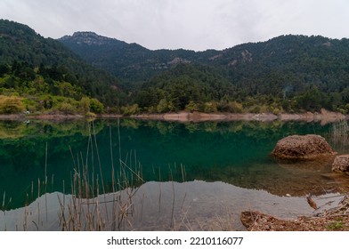 Turquoise Water Alpine Lake Autumn Dramatic Weather