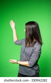  TV Weather News Reporter At Work.News Anchor Presenting The World Weather Report.Television Presenter Recording In A Green Screen Studio.Young Woman With Copy Space On Green Screen Chroma Key