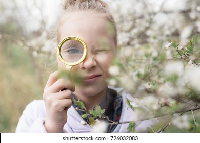 Tween Girl Looking Through Magnifying Glass Stock Photo 726032083 ...