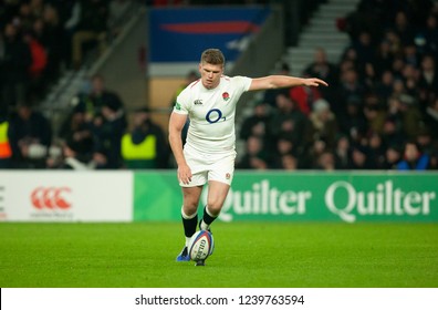 Twickenham, UK. 24th November 2018. England's Owen Farrell Kicks A Conversion During The Quilter International Rugby Match Between England And Australia