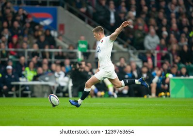 Twickenham, UK. 24th November 2018. England's Owen Farrell Kicks A Penalty During The Quilter International Rugby Match Between England And Australia