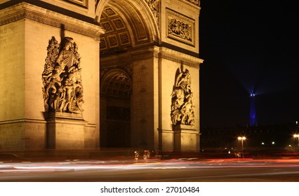  Twilight view of the Arc de Triomphe (Arch of Triumph), Paris, France