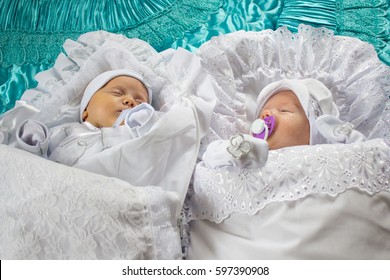 Identicaltwins Images, Stock Photos & Vectors | Shutterstock