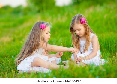 20,486 Sisters long hair Images, Stock Photos & Vectors | Shutterstock