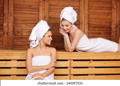 Realistisch Ru Tegenhanger Women sauna Images, Stock Photos & Vectors | Shutterstock