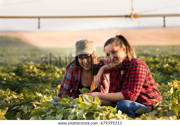 Farm Girls Dating