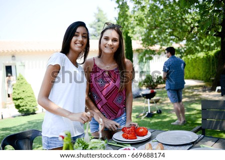 Similar – Gruppe von Freunden, die bei einem Sommergrill kochen.