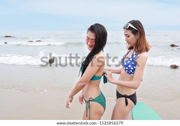 Hot Lesbians In Bikinis