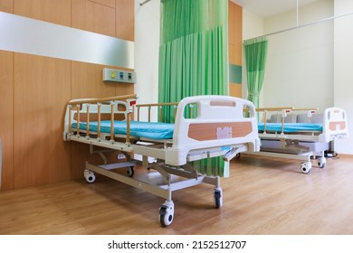 Two Beds In Common Patient Room.  Recovery Room With Beds And Comfortable Medical. Interior Of An Empty Hospital Room. Clean And Empty Room With A Bed In The New Medical Center