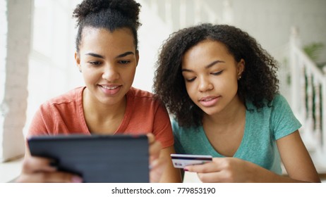 2,070 Teenager Spending Money Images, Stock Photos & Vectors | Shutterstock