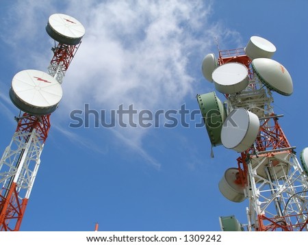 two communication antenas with an array of dishes