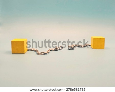 Two Cubes or NODE with broken chain symbolize SPOF risk in cyber incident resiliency. Concept highlights detection, attack prevention, high availability, backup, and concurrent maintainable system