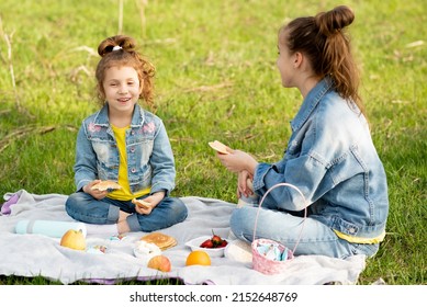 Two Cute Sisters Girls On Picnic Stock Photo 2152648769 | Shutterstock