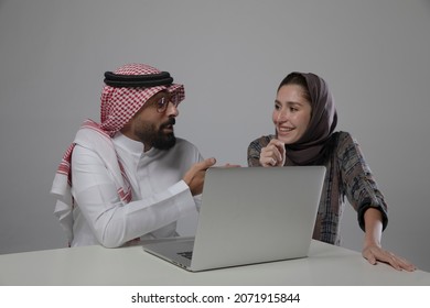 Two Employees Discussing In The Laptop On Withe Background