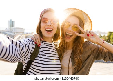 51,217 2 girls selfie Images, Stock Photos & Vectors | Shutterstock