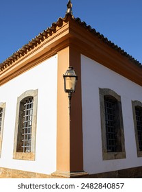 Two faces of light in a corner