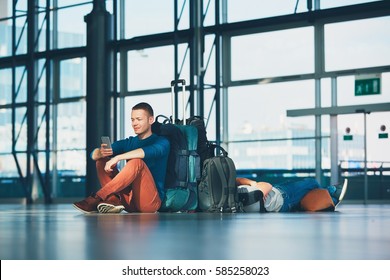 269,589 Sitting man with mobile Images, Stock Photos & Vectors ...