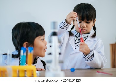 4,516 Young girls doing science Images, Stock Photos & Vectors ...