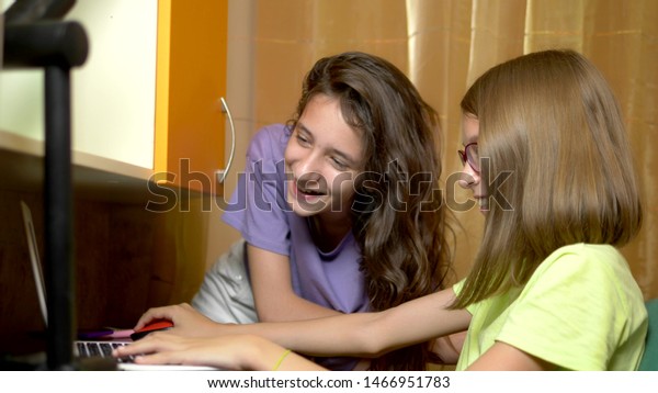 Tugging schoolgirl girlfriend mounth