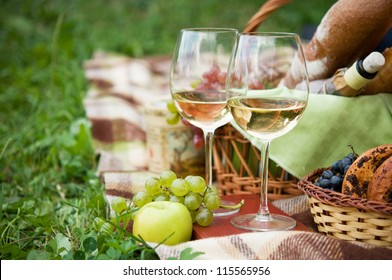 Two Glasses Of The White Wine, Picnic Theme