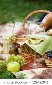 Two Glasses Of The White Wine, Picnic Theme