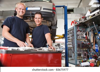 14,513 Happy Mechanic With Tools Stock Photos, Images & Photography ...