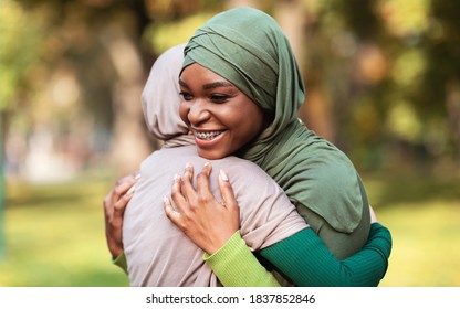 7,015 Muslim woman hug Images, Stock Photos & Vectors | Shutterstock