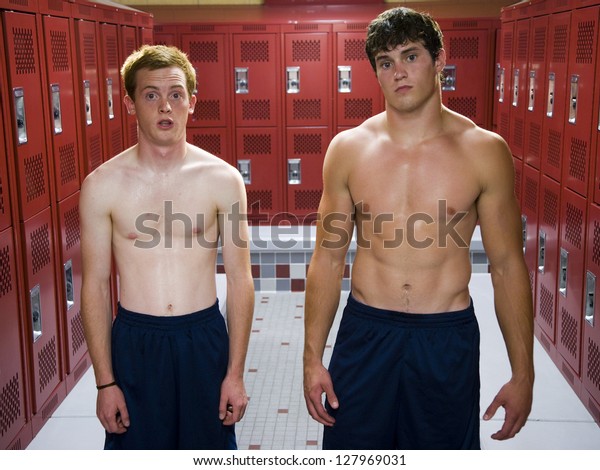 Two High School Students Locker Room Stockfoto Jetzt