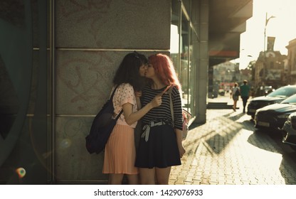 Lesbians Kissing In The Bath