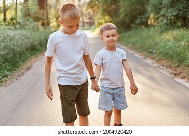 3,531 Family wearing shorts Images, Stock Photos & Vectors | Shutterstock