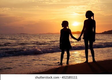 101,224 Family Sunset Silhouette Images, Stock Photos & Vectors 