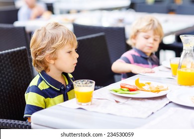 4,432 Lunch family hotel Images, Stock Photos & Vectors | Shutterstock