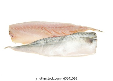 Zwei Makrele-Fischfilets einzeln auf Weiß