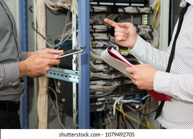 Two managers are talking to the data server.