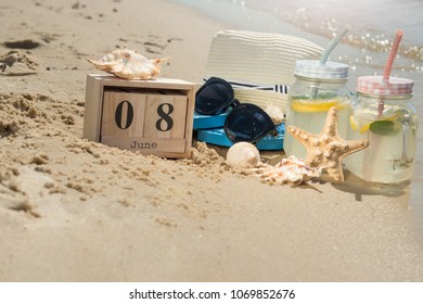 Two mojitos on the beach, and a calendar from June 8, with an international ocean day