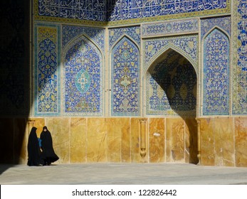 Chat on online in Isfahan