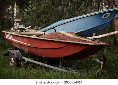 Two old boats that has been abandoned     