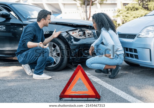 Two people\
arguing after a car accident\
argue