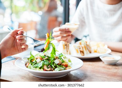 two people having a business meeting over lunch
				