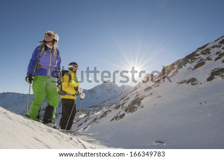two skiiers before start