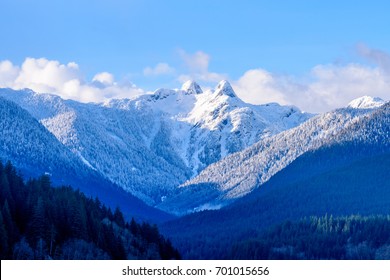 Стоковая фотография: Two Snow Mountains Vancouver British Columbia Pacific Northwest.