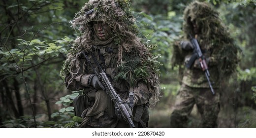 Little Green Men During Patrol Forest Stock Photo 220340392 | Shutterstock