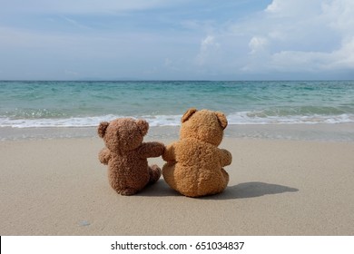 Two Teddy Bear On Beach Stock Photo 651034837 | Shutterstock