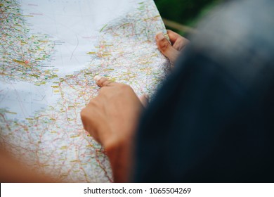 3,074 Black woman looking at map Images, Stock Photos & Vectors ...