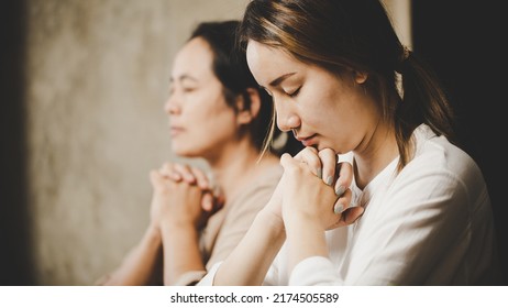  Two Women Praying Worship Believe. Soft Focus, Praying And Praise Together At Home. Devotional Or Prayer Meeting Concept.